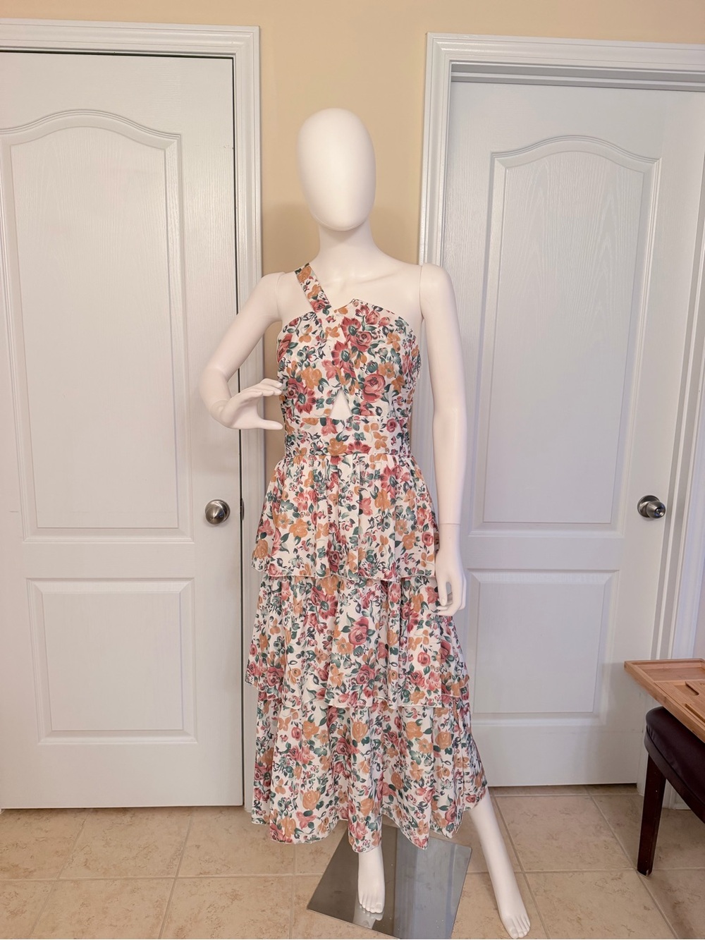 NWT Reverse One-Shoulder Floral Tiered Maxi Dress Cream with Pink/Peach Roses